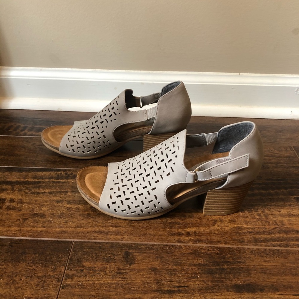 Addley - mist grey suede  heels